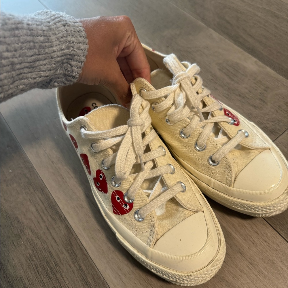 Comme des Garçons Play x Chuck Low Sneakers - Picture 2 of 4